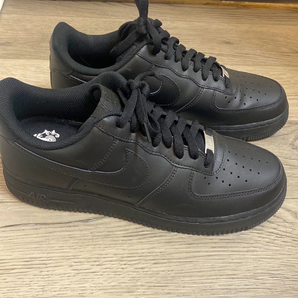 Black Nike Air Force 1